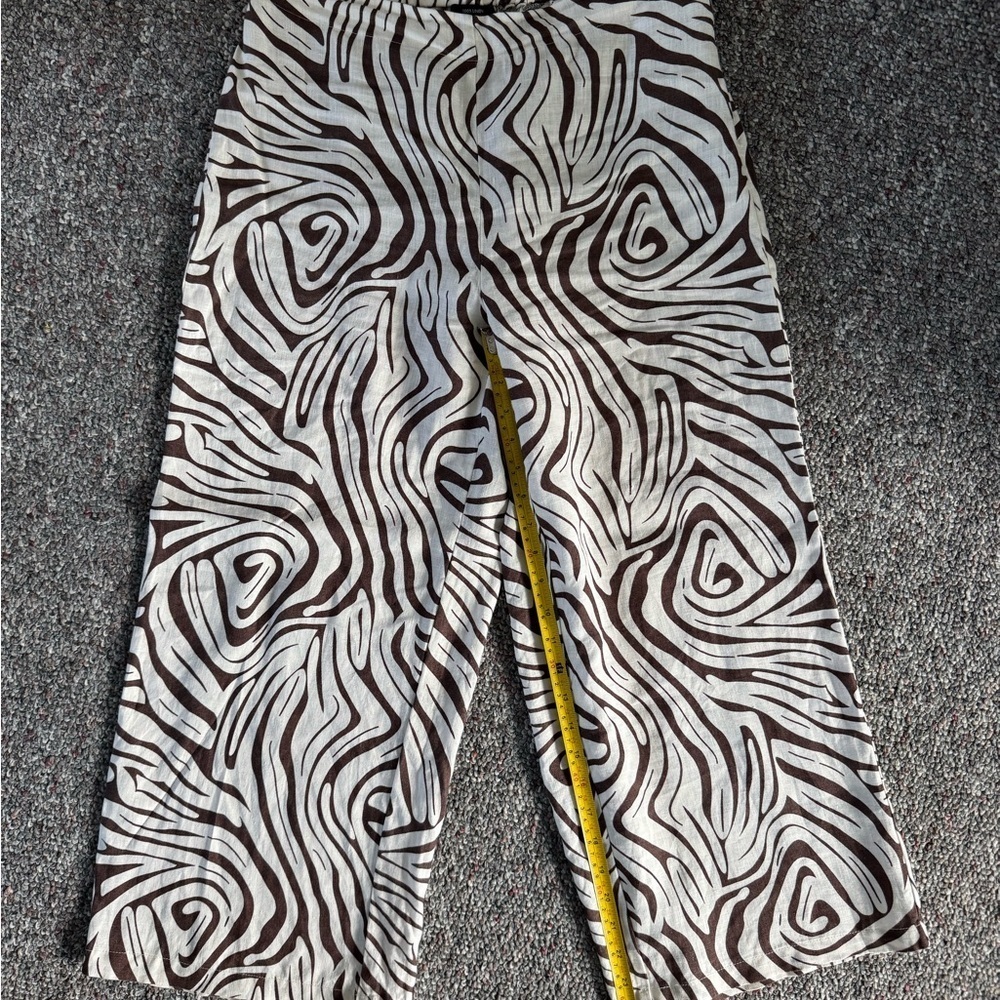 Tahari Chocolate Brown and Cream Zebra Print 100% Linen Capri Pants Wide leg M
